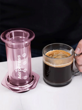 Cargar imagen en el visor de la galería, AeroPress Rosado - Coffee Maker Cafetera Portátil CLEAR