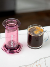Cargar imagen en el visor de la galería, AeroPress Rosado - Coffee Maker Cafetera Portátil CLEAR