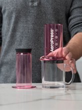 Cargar imagen en el visor de la galería, AeroPress Rosado - Coffee Maker Cafetera Portátil CLEAR