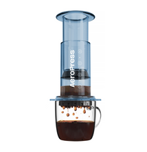 Cargar imagen en el visor de la galería, AeroPress Azul - Coffee Maker Cafetera Portátil CLEAR