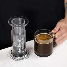 Cargar imagen en el visor de la galería, AeroPress Transparente - Coffee Maker Cafetera Portátil CLEAR