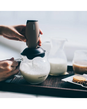 Cargar imagen en el visor de la galería, Hario - Espumador de Leche Qto