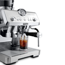 Cargar imagen en el visor de la galería, Cafetera de Espresso La Specialista Opera EC9555.M - De&#39;Longhi