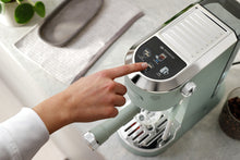 Cargar imagen en el visor de la galería, Cafetera espresso Dedica Duo EC890 - De'Longhi