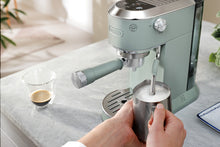 Cargar imagen en el visor de la galería, Cafetera espresso Dedica Duo EC890 - De'Longhi