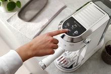 Cargar imagen en el visor de la galería, Cafetera espresso Dedica Duo EC890 - De'Longhi