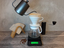 Cargar imagen en el visor de la galería, Soporte de madera para filtros de papel V60 - Origami - Chemex