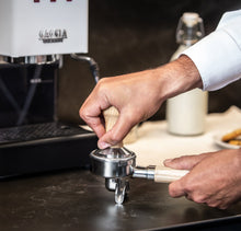 Cargar imagen en el visor de la galería, Tamper Gaggia - 58mm madera de fresno