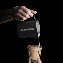 Cargar imagen en el visor de la galería, Jarra Latte Art MHW-3BOMBER 5.0 Negro Mate