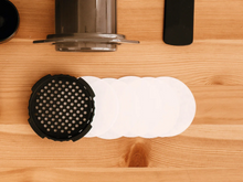 Cargar imagen en el visor de la galería, Micro-Filtros AeroPress x350