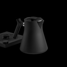 Cargar imagen en el visor de la galería, Tetera eléctrica Corvo EKG Negro - FELLOW