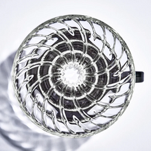 Cargar imagen en el visor de la galería, V60 vidrio negro 1-4 tza marca Hario