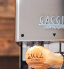 Cargar imagen en el visor de la galería, Portafiltro naked madera -  Gaggia 58mm