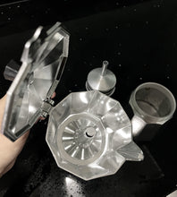 Cargar imagen en el visor de la galería, Cafetera italiana 3 a 6 tazas - Moka italiana