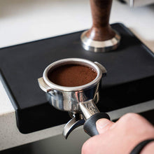 Cargar imagen en el visor de la galería, Tamping Mat de silicona para café - tapete para tampeo