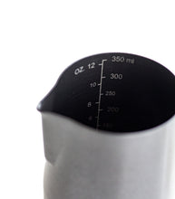 Cargar imagen en el visor de la galería, Jarra Barista - Negro Acero Inox - Latte Art